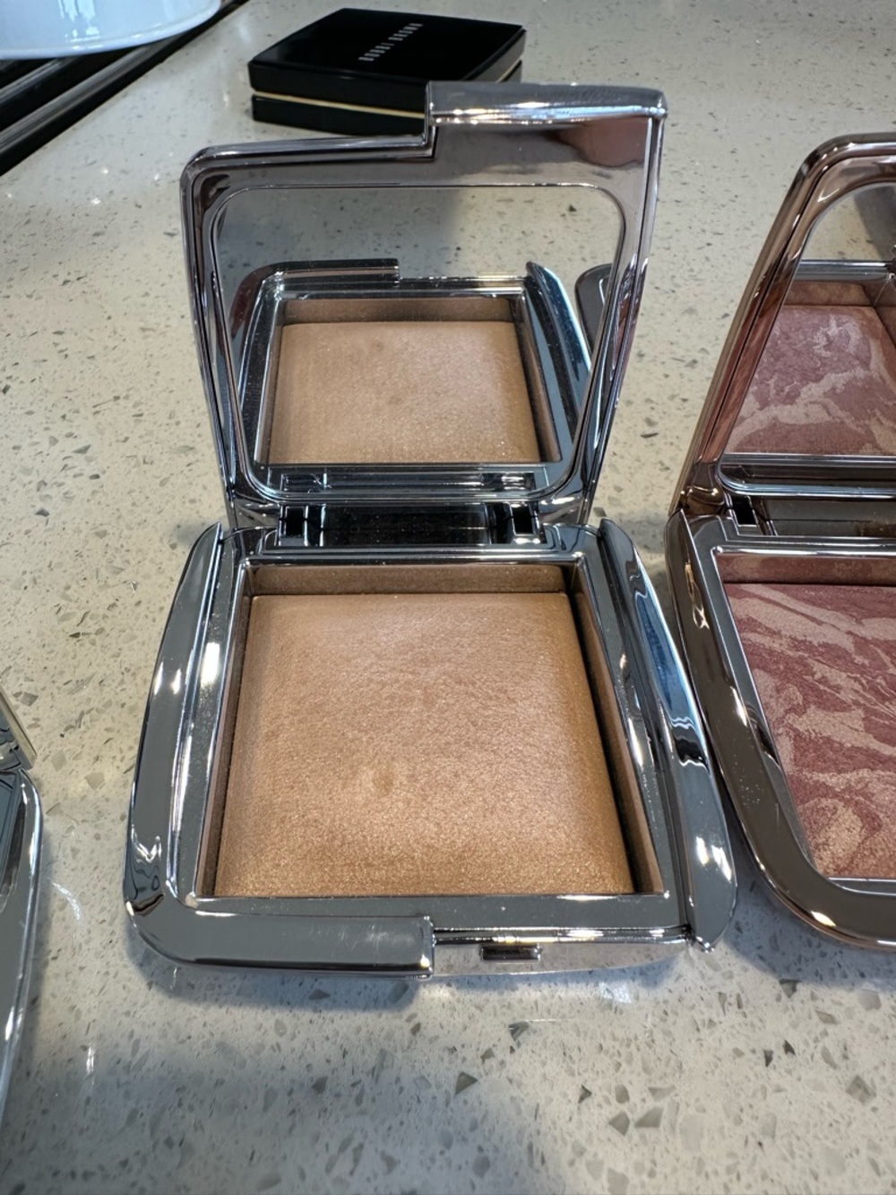 Hourglass Highlighter - Euphoric strobe light